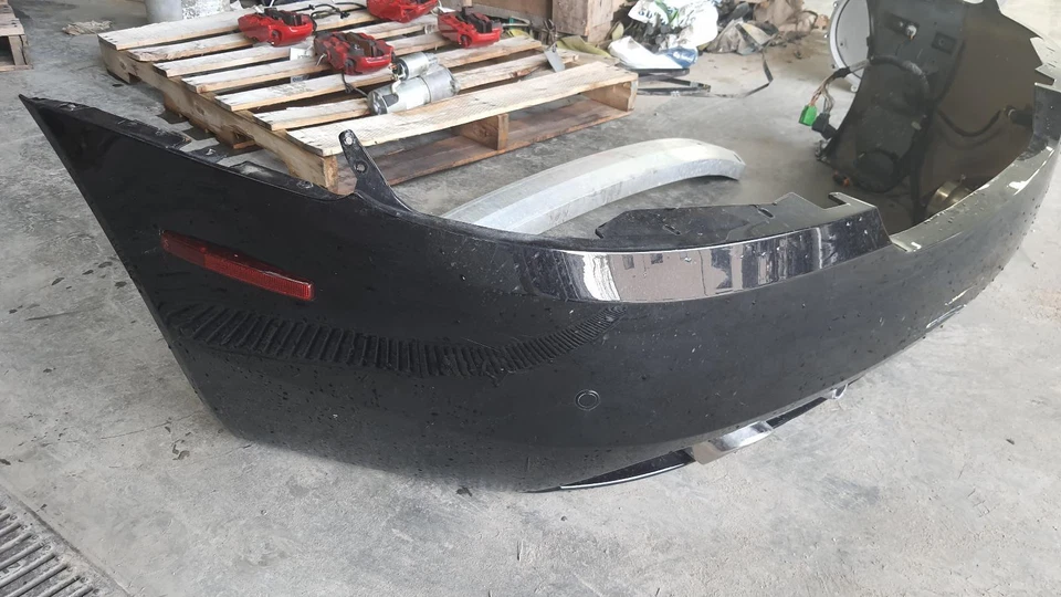 2005-2012 ASTON MARTIN DB9 Rear Bumper; BLACK 07 08 09 10 11 12 Foto 3 de 4