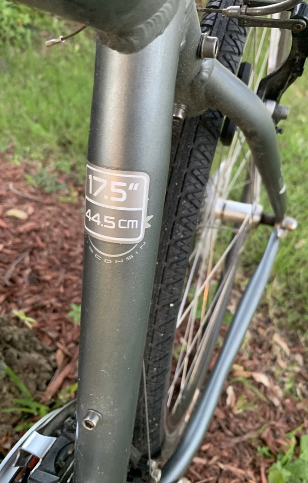 Trek 7200 Hybrid Bike, 17.5” frame,  USA Made - Image 3 of 4