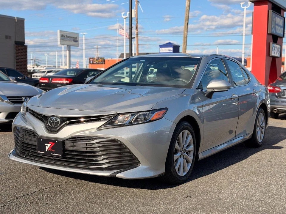 Седан 2018 Toyota Camry LE 4dr - Изображение 4 из 4