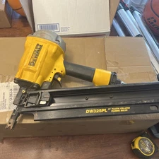 DEWALT DW325PL 21° Pneumatic Plastic Collated Framing Nail Gun