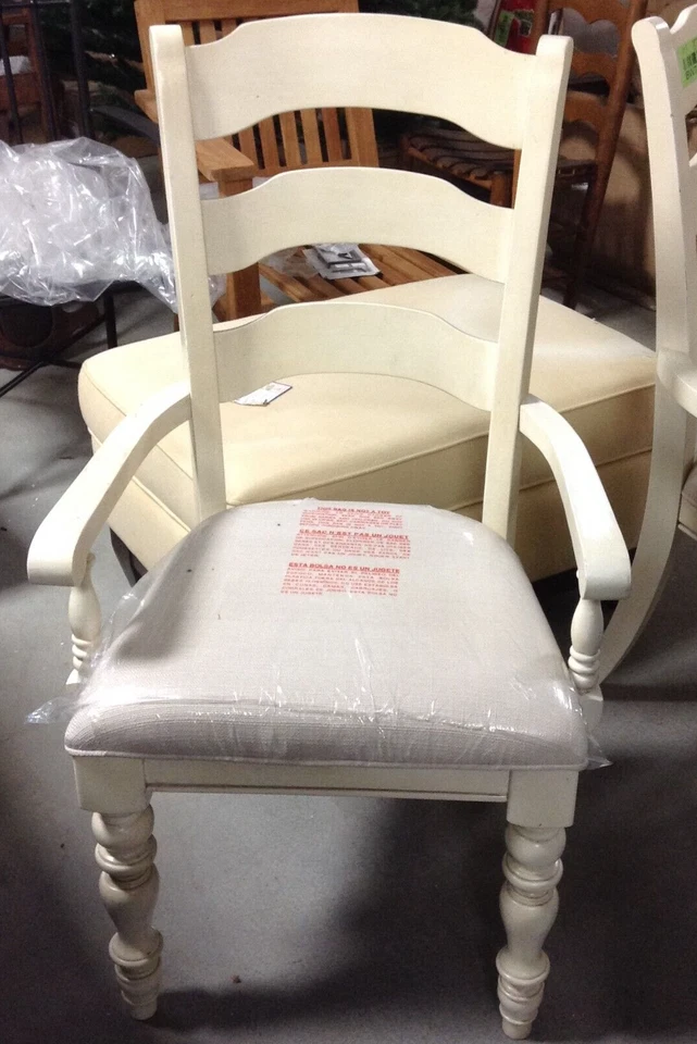 Juego de 4 sillas Hillsdale Furniture Pine Island Old White con respaldo de escalera lateral Foto 4 de 4