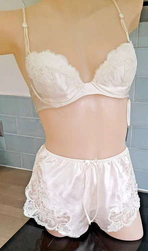 Janet Reger Lightly Padded Ivory Silk And Lace U/W Plunge Bra
