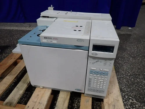 HEWLETT PACKARD  6890A GAS CHROMATOGRAPH  12250860012