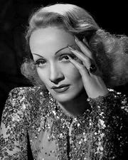 MARLENE DIETRICH Exquisite Portrait Photo   (230-C )