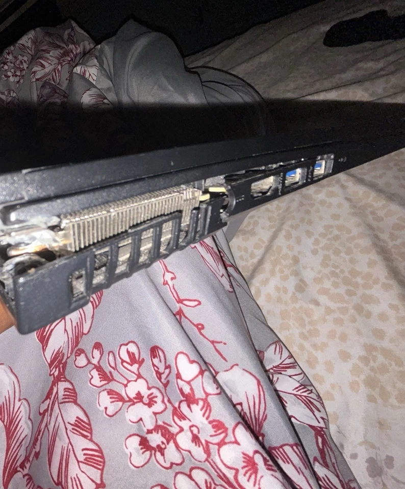 Portátil para juegos MSI Thin i5 10.ª generación Foto 3 de 3