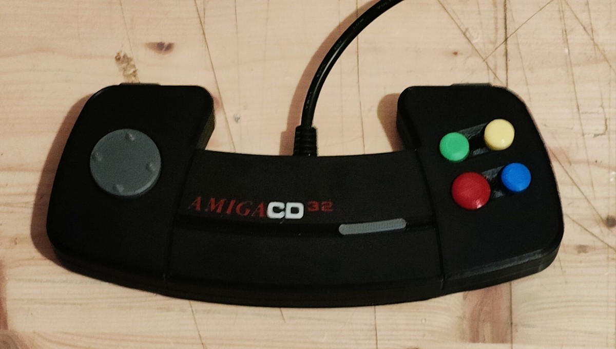 JOYPAD STAMPA 3D, STILE CD32 (Amiga, C64, Atari, Ecc.) Vedi
