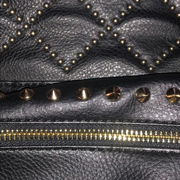 MOCHILA BEBE JOAN TERCIOPELO PEDRERÍA CON TACHUELAS Foto 4 de 4