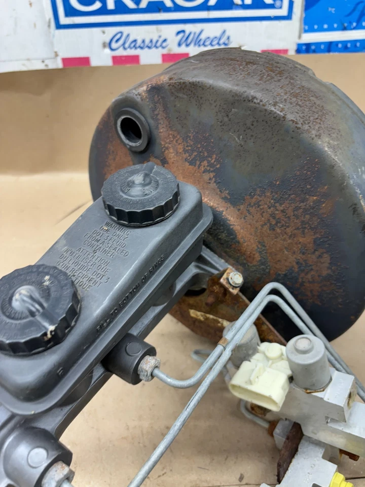 Dodge Dakota 1994 1995 1996 refuerzo de freno eléctrico con válvula de dosificación de proporción Foto 3 de 4