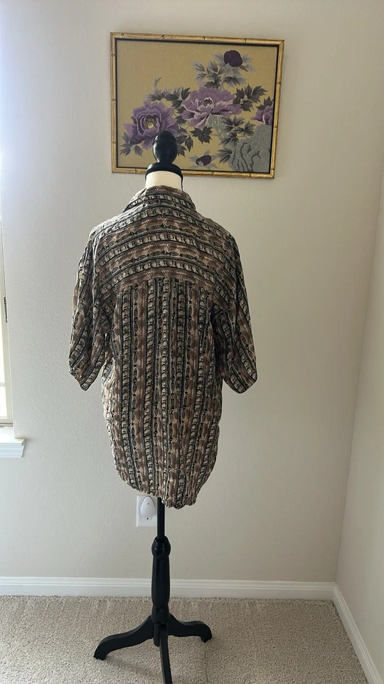 Винтажная мужская рубашка 90-х с черно-коричневым принтом из настоящего шелка на пуговицах размер S - Изображение 4 из 4