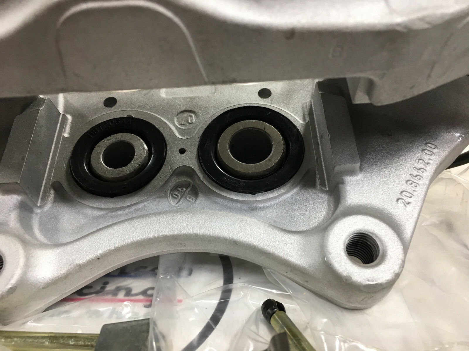 (2) SRT8 Brembo Replacement Rear Brake Calipers Dodge Challenger