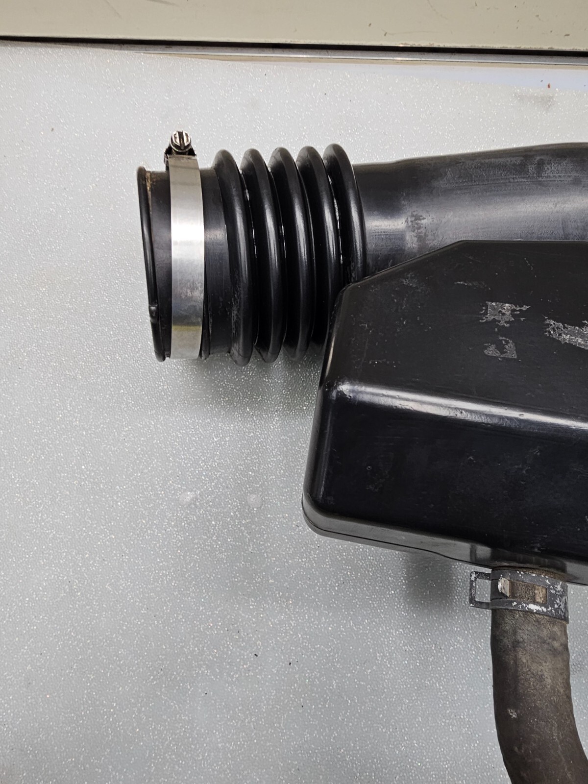 🔥2004-2008 Nissan Titan Armada Air Intake Cleaner Hose Tube Duct 5.6L Assembly