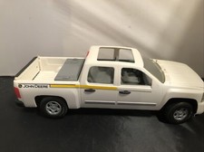 2009John DEERE 1:25 Scale Diecast Chevrolet Silverado Truck talking Toolbox HTF