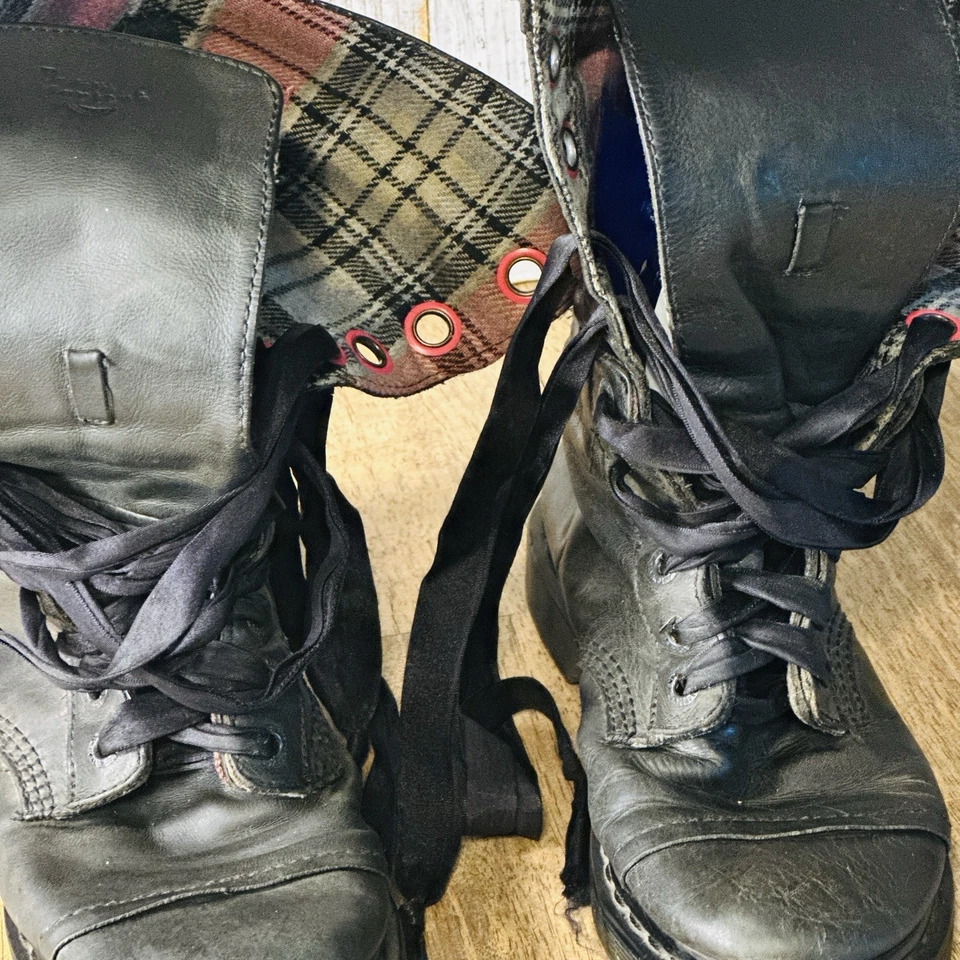 Botas de cuero negras a cuadros plegables Doc Marten Triumph 1914 talla 8 DESCONTINUADAS Foto 2 de 4