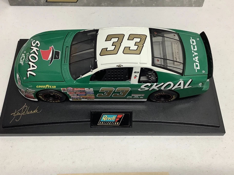 Revell Collection Club 1997 1/18 Ken Schrader #33 Skoal Bandit #423 de solo 504 Foto 3 de 4