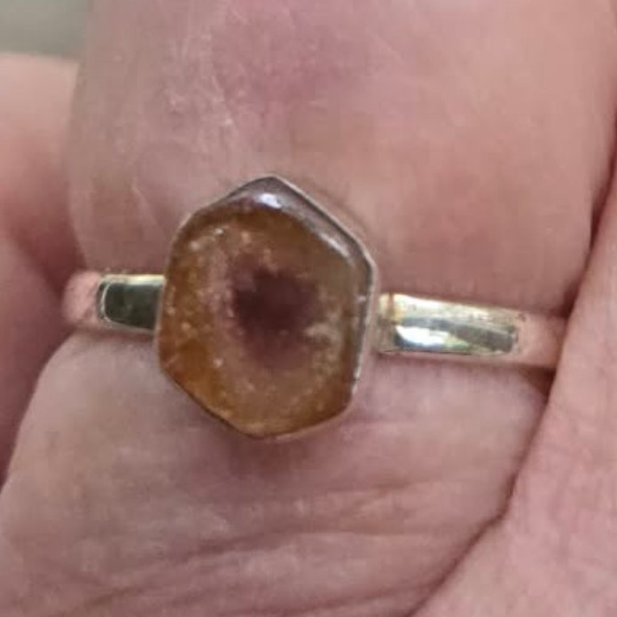 Silver Metal Band Ring Size 7 Oval Brown Stone Bezel Set Solitaire