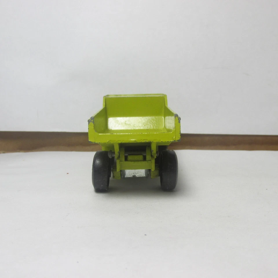 OLD DIECAST MATCHBOX LESNEY SUPERFAST NO. 28 MACK DUMP TRUCK MADE IN ENGLAND - Image 4 of 4