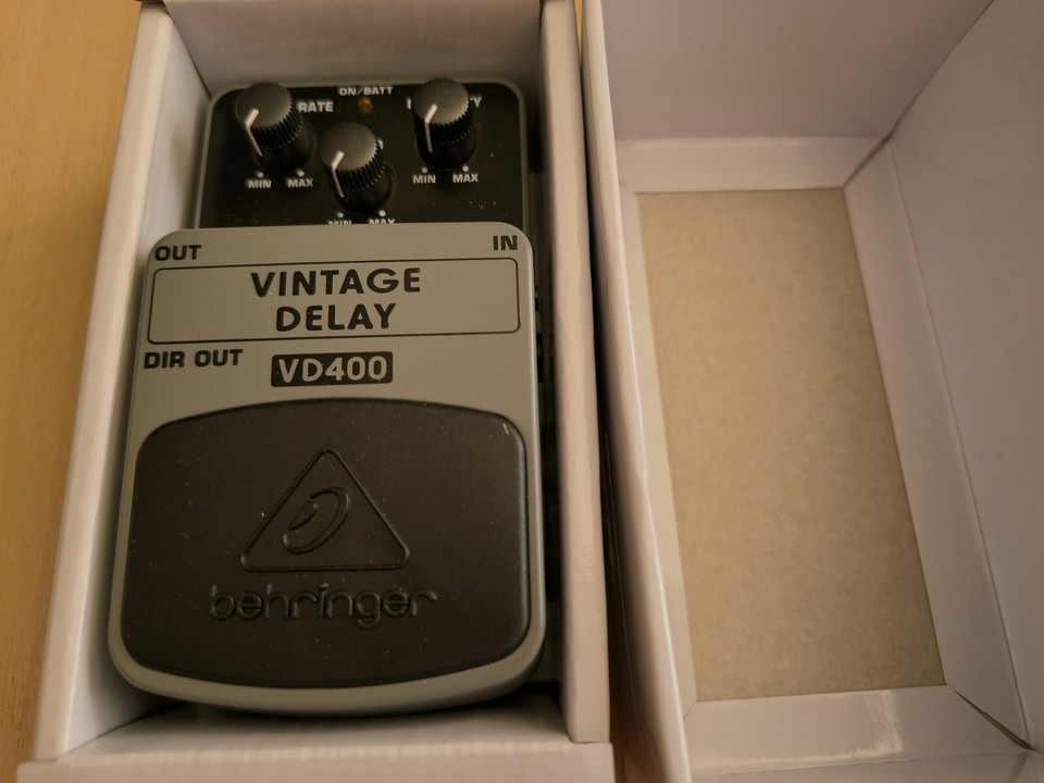 Behringer VINTAGE DELAY VD400 Vintage Analog Delay Effects Pedal BOXED
