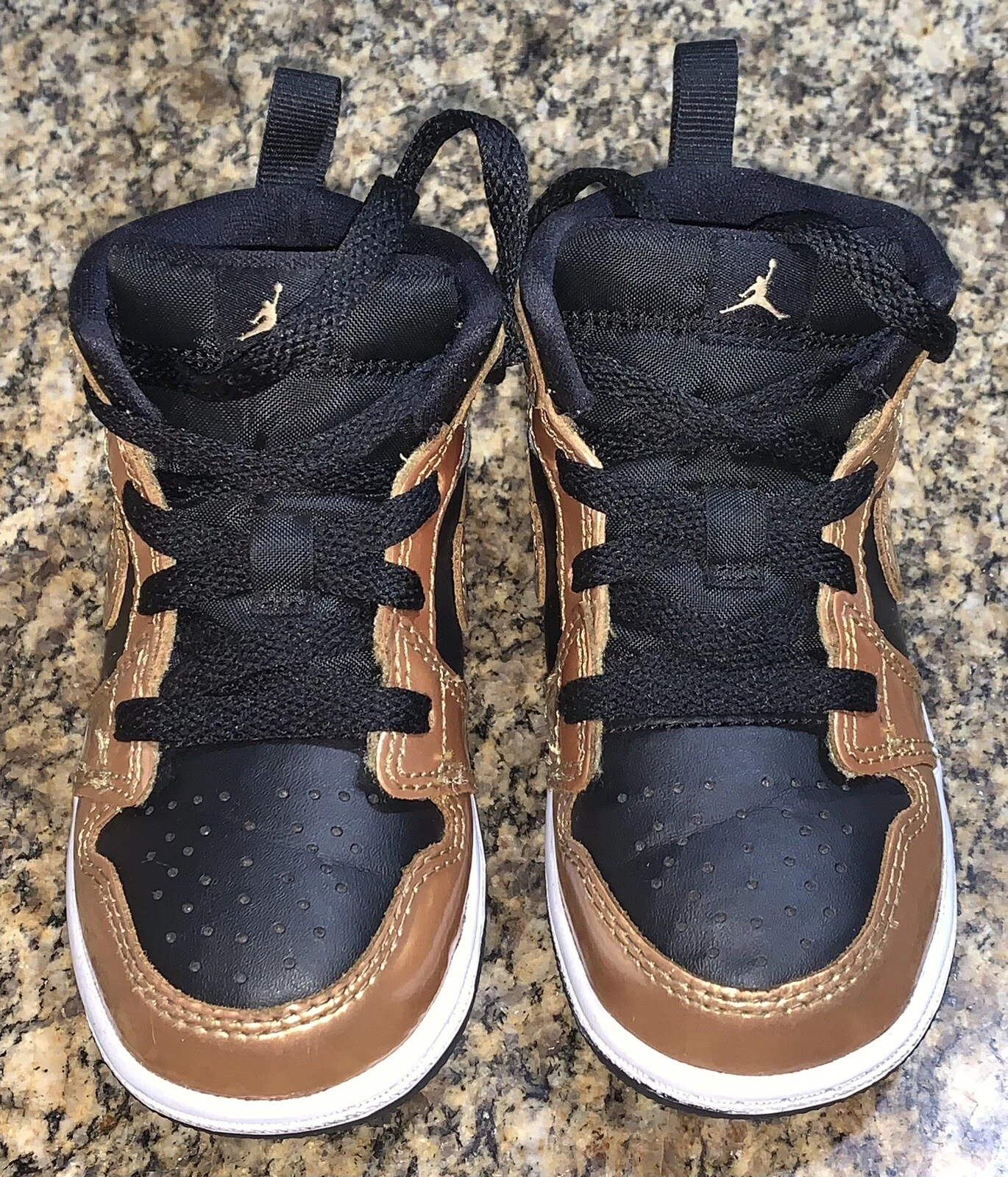 Sneakers Nike Air Jordan 1 MID nere metalliche oro taglia 7C DR6969 071