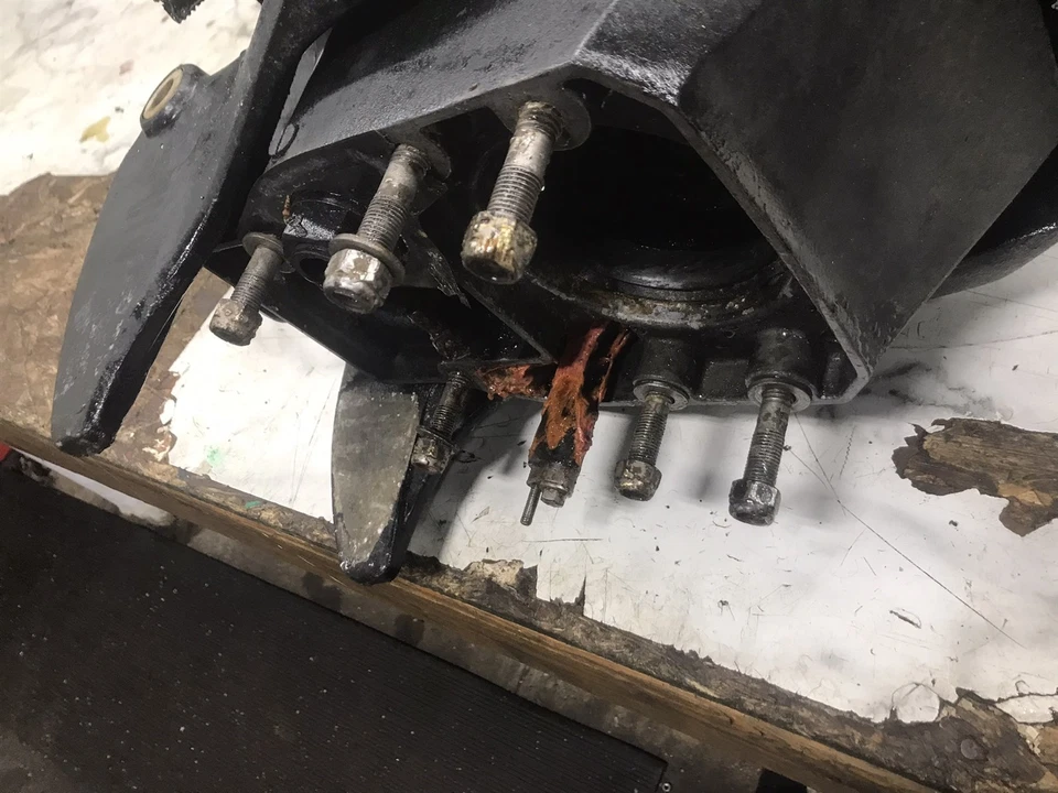 OMC Cobra Out Drive Outdrive Mount Cardán Carcasa Conjunto AGUA DULCE  Foto 3 de 4