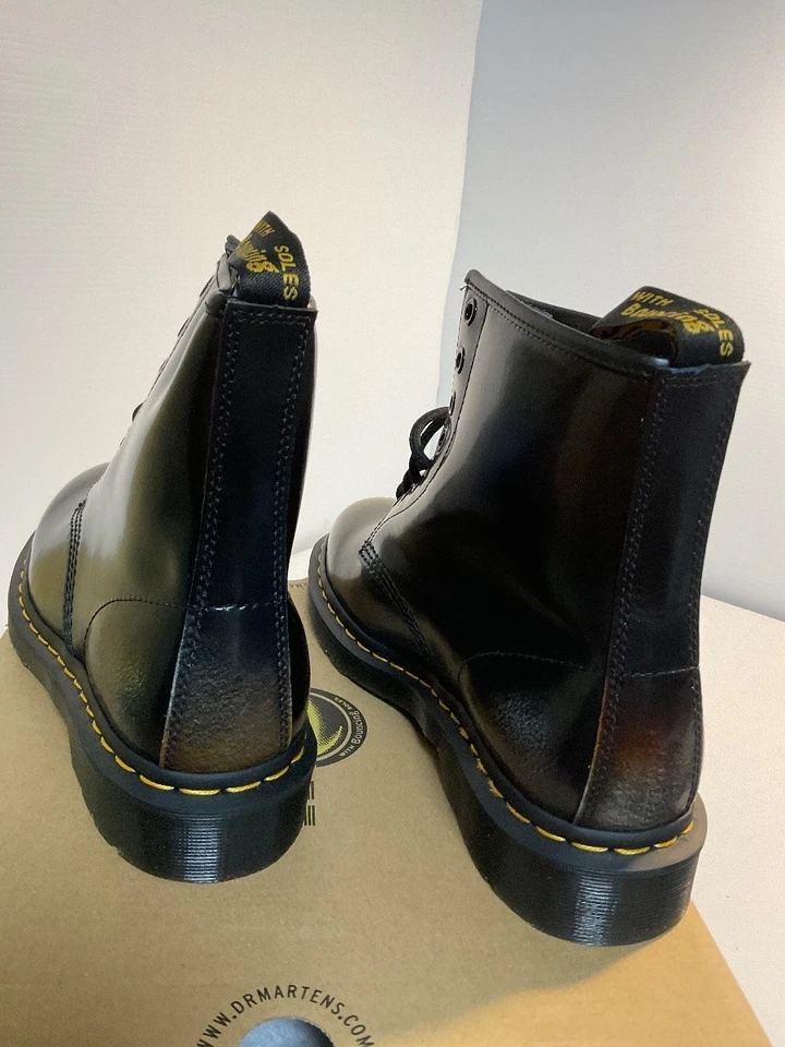 Botas de combate Dr. Martens 1460 For Pride de cuero con cordones negras multicolores EE. UU. 9 hombres Foto 3 de 4