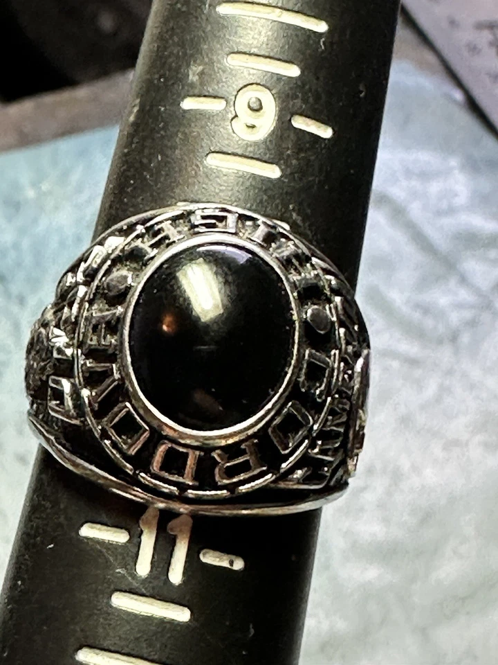 Anillo clase 2010 hombre acero inoxidable y ónix negro, talla 10,25, Keystone firmado Foto 2 de 4