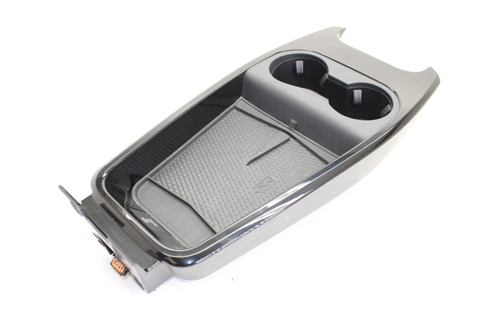 21-24 Ford Mach-E Center Console insert with Wireless Charging Station Foto 3 de 4