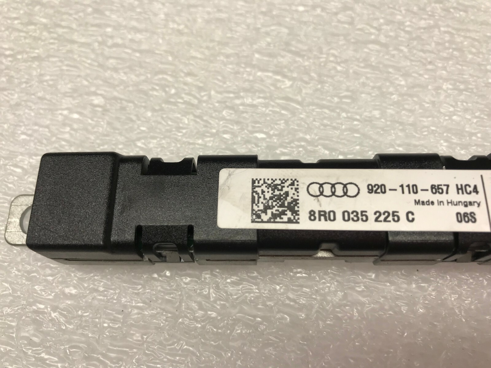 LAMBORGHINI AVENTADOR RADIO ANTENNA AMPLIFIER OEM 8R0035225C