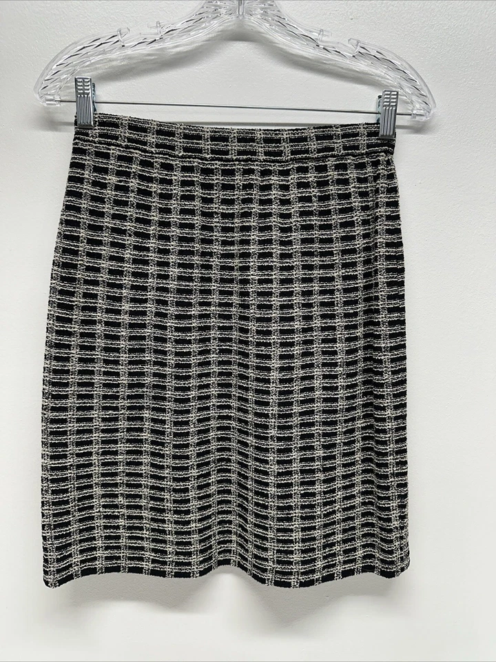 Falda St John Santana Tejida Cintura Elástica Hasta la Rodilla Cuadros Negra Blanca Talla US 2
