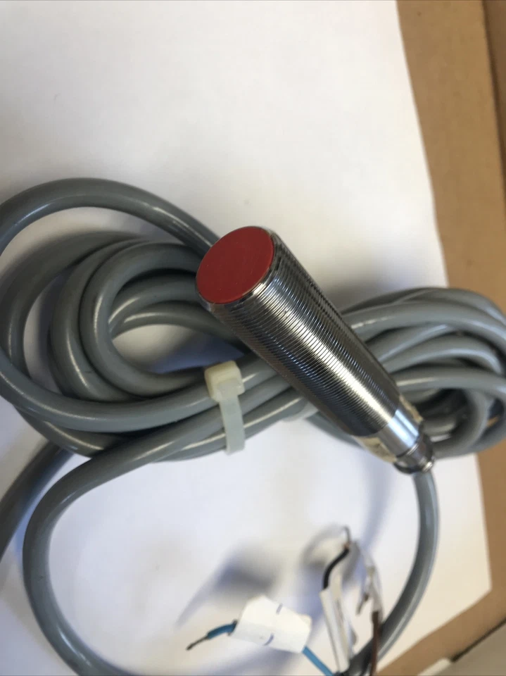 Cutler Hammer E57MA18T100 Proximity Sensor Eaton/Cutler Hammer VDC - Image 2 of 3