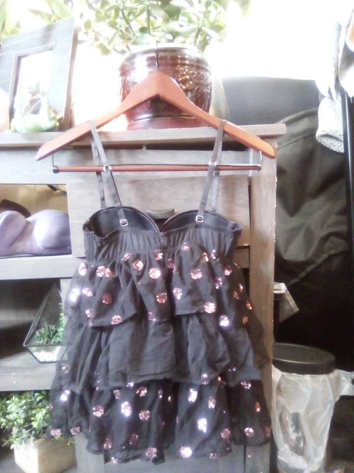 Lencería nocturna Victoria's Secret 34C lentejuelas negra y rosa lunares con volantes Foto 3 de 4