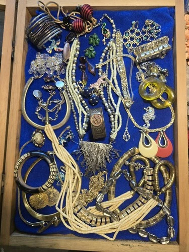 Huge Mixed Lot Costume Jewelry Necklaces Bracelets Brooches Pins Beads Vintage
