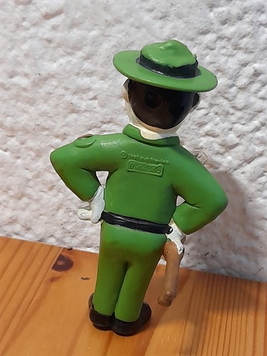 Figurine - Yogi Bear - Vintage Ranger Smith Miniland - Picture 2 of 2