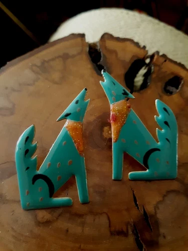 Vintage Howling Coyote Turquoise Enamel Moulin Rouge 80's 90's Pierced Earrings