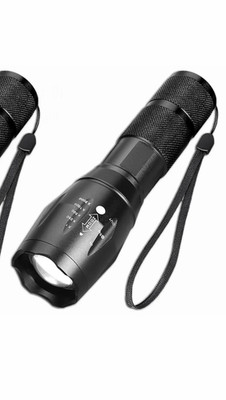 SUPER BRIGHT LED FLASHLIGHT WITH ZOOM FEATURE NEW IN BOX