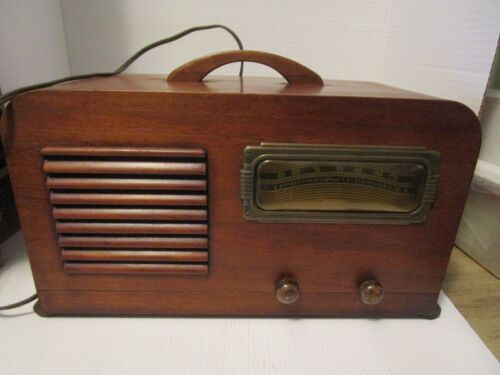 Firestone Air Chief Wooden Case Bulb Radio AM 1940s Model S-7403-3 Turns On