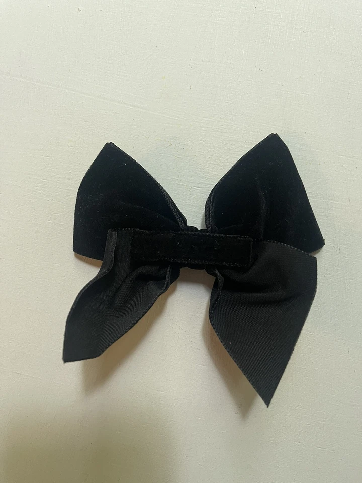 Janie and Jack Juego de Medias y Clip de Pelo Terciopelo Negro Bebé 6-8 Meses $30 Foto 2 de 3