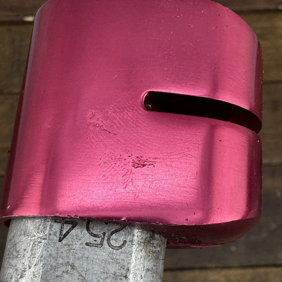 Abrazadera de doble perno de aluminio rojo para scooter BMX 25,4 45 g se adapta a GT DB de colección Foto 3 de 4