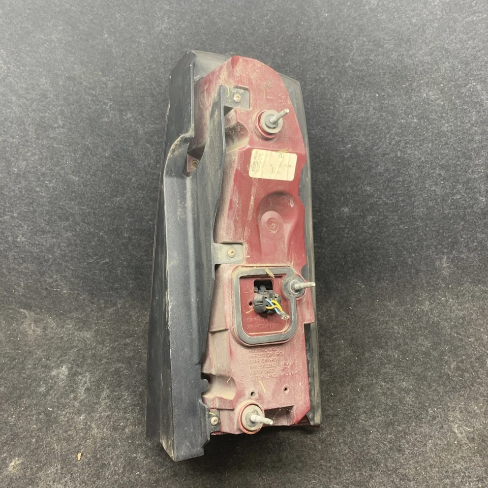 Conjunto de luces traseras Cadillac STS 2005-2007 lado del conductor izquierdo OEM Foto 2 de 2