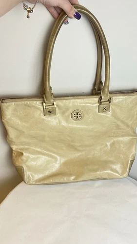 Borsa a tracolla Tory Burch East West Robinson Tote in pelle saffiano verniciata marrone