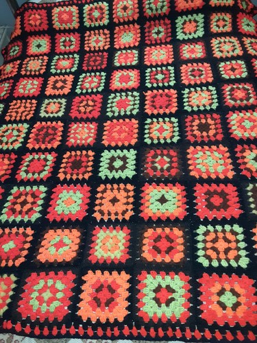 VINTAGE Hermoso HECHO A MANO NEGRO AFGANO / PATCHWORK 59 X 66 - Imagen 2 de 6