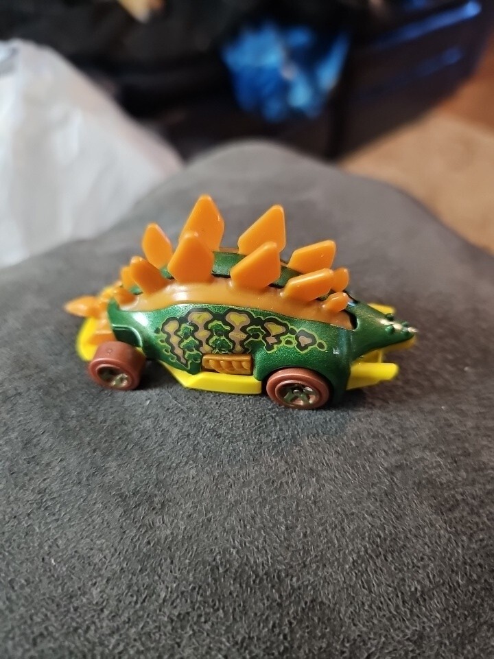 Hot Wheels Motosaurus Diecast Car 2016 Mattel Green Yellow Orange