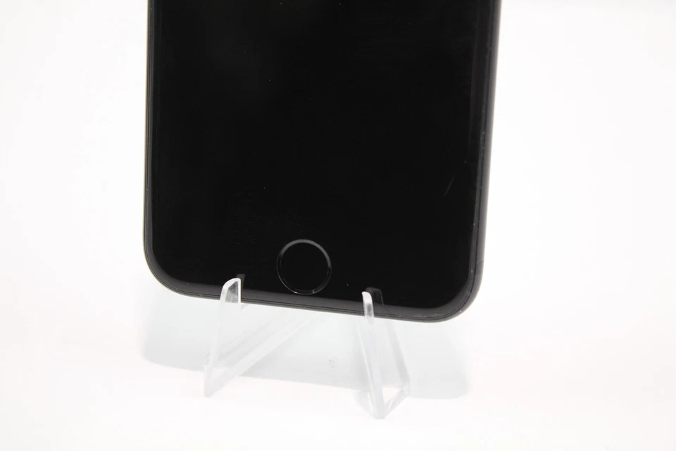 Apple iPhone 7 (Unlocked) A1778 32GB Black Grade B Boxed - Image 2 of 4