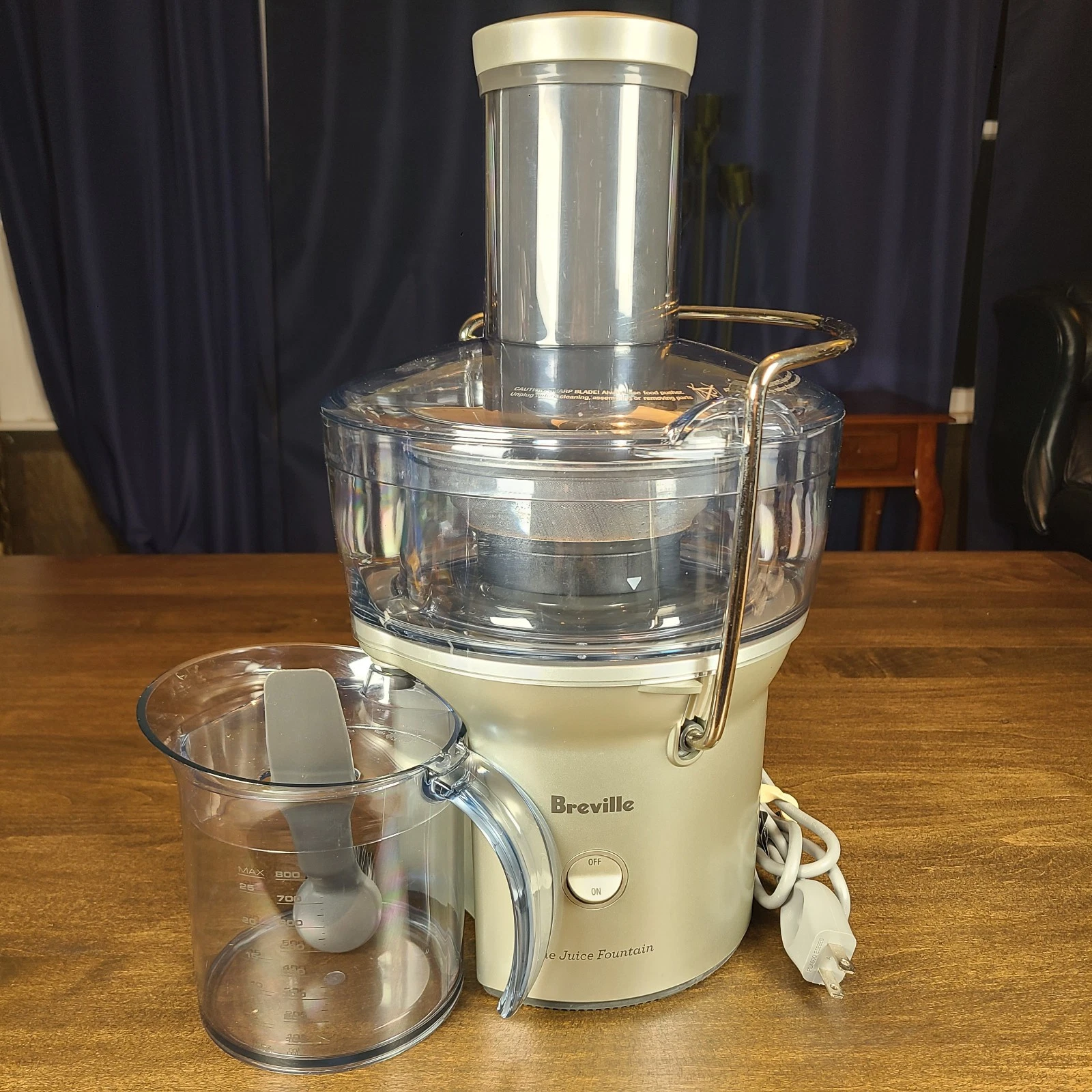 Breville Juice Fountain JE200XL Compact Centrifugal Juicer Machine 700W [VIDEO]