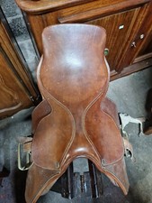 Selle artisanale cheval randonnée vintage cuir fabrication sellier France