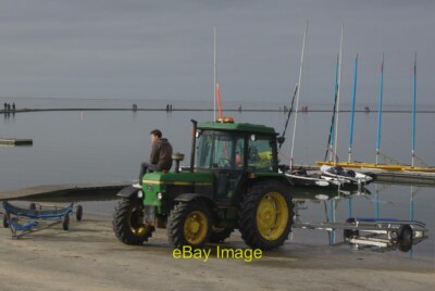 Foto 6x4 Marine See West Kirby Ein John Deere Traktor wartet im Süden c2012