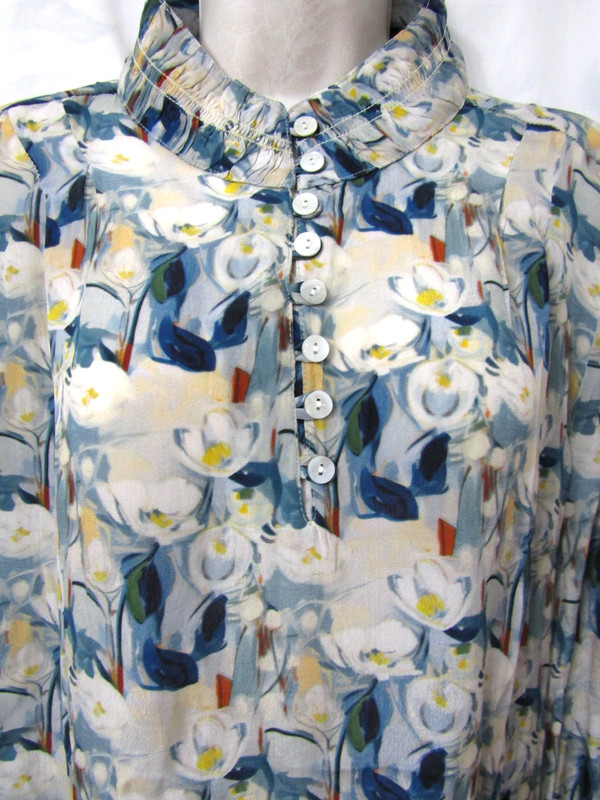 APNY Sz. L Smoc Neck Top Blue Floral Print Smocked Cuffs Long *NWOT