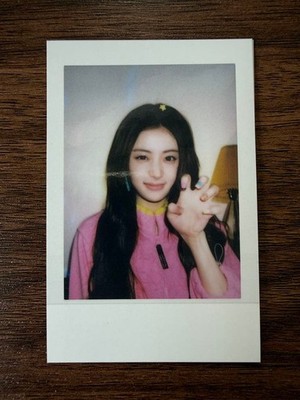 Yunjin LE SSERAFIM Instant Card PUREFLOW 2026 Pop Up No Bag