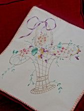 Antyczna wiktoriańska poduszka do haftu z wykwintnym koszem na kwiaty