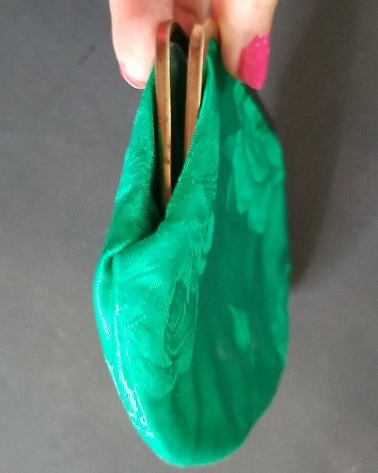 Large Coin purse / MAKEUP BAG 7.5"~ GREEN rose embosed ~ Plastic lined - Image 3 of 4