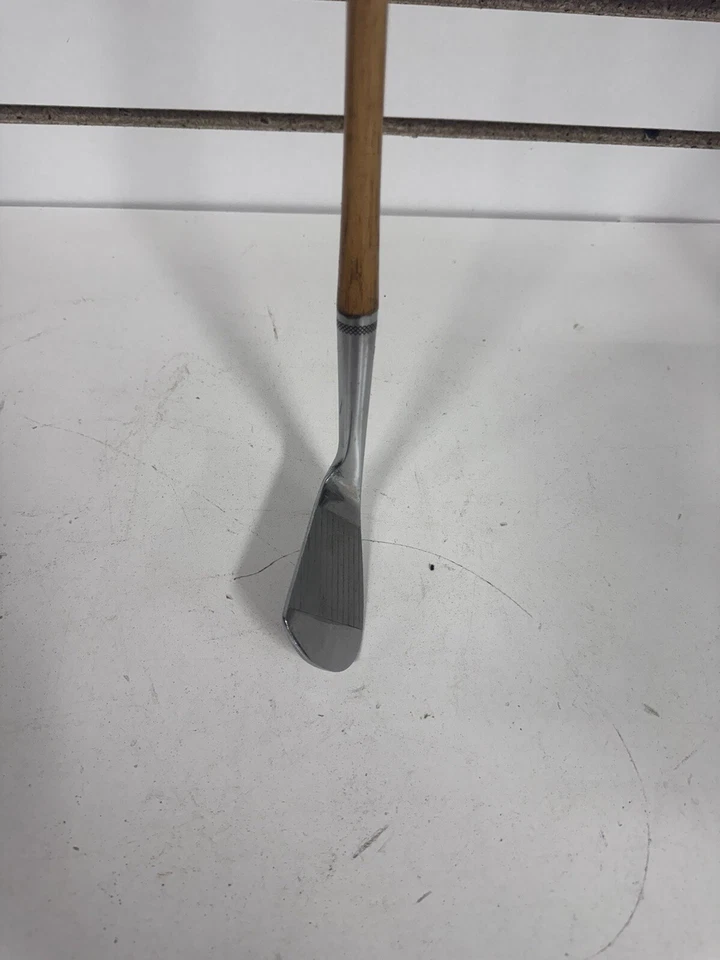 Sujetador de colección Macgregor Dayton O Go-Sum Mashie 5 varilla de nogal de hierro agarre de cuero Foto 2 de 4